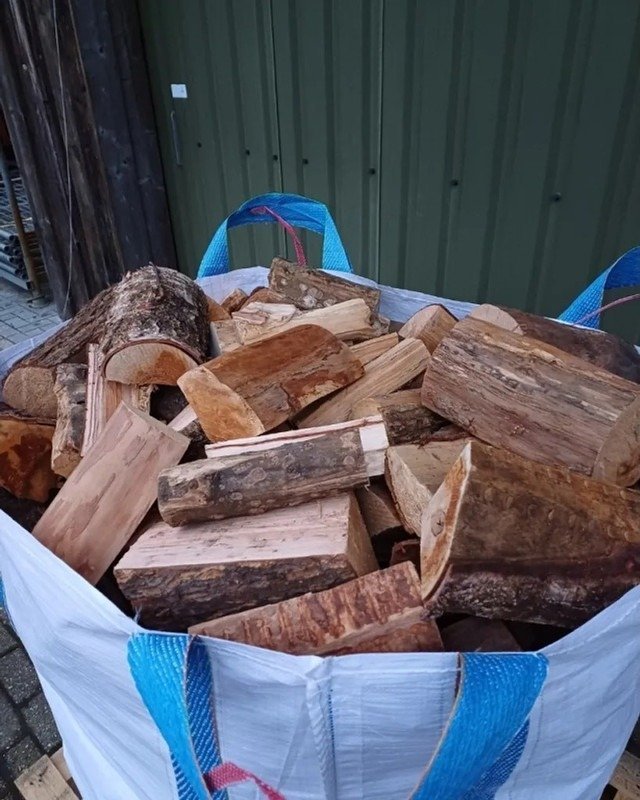 brennholz 20260816 120233 2.jpg Brennholz-Mix 25 cm – 4 SRM in Big Bags – kammergetrocknet